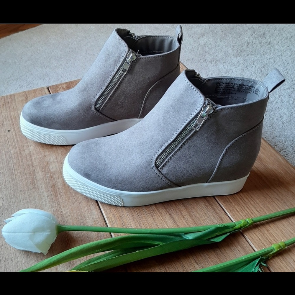 Time & Tru womens Zipper boots